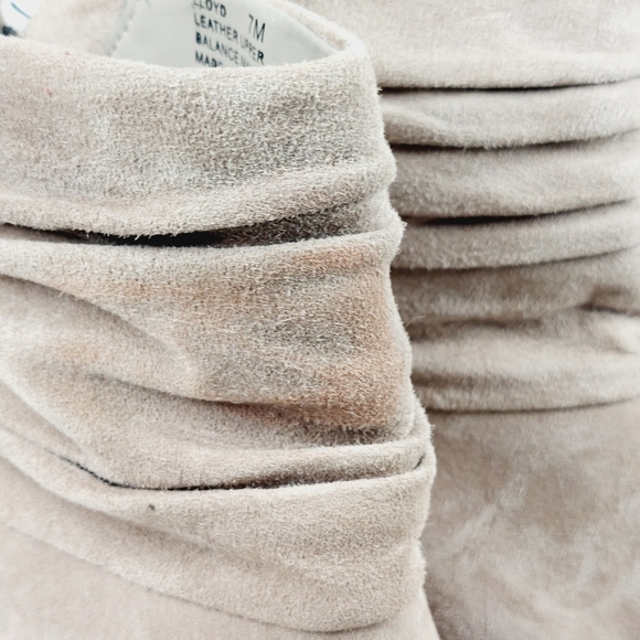 Me Too Lloyd Taupe Tan Pleated Leather Slip On Back Zip Heeled Ankle Boots V273 - Picture 12 of 13